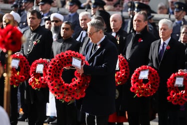 Keir Starmer, primer ministro del Reino Unido desde el 5 de julio de 2024 y líder del Partido Laborista desde el 4 de abril de 2020, durante la ceremonia anual del Domingo del Recuerdo en el Cenotafio de Whitehall, en Londres.