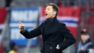 Leverkusen (Germany), 14/12/2023.- Leverkusen's head choach Xabi Alonso gestures during the UEFA Europa League Group H soccer match between Bayer 04 Leverkusen and Molde FK in Leverkusen, Germany, 14 December 2023. (Alemania) EFE/EPA/Christopher Neundorf
