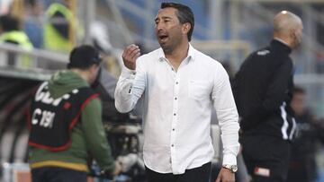 Futbol, Universidad Catlica vs Cobrelos
Copa Chile 2018
El entrenador de Cobrelos Rodrigo Perez, dirige durante el partido contra Universidad Catlica por Copa Chile en el estadio Nacional.
Santiago
17/06/2018
Ramon Monroy/Photosport
Football, Universidad Catlica vs Cobrelos
Copa Chile 2018
Cobrelos's head coach Beat San Jos, gives intructions during Copa Chile football match against Universidad Catlica at San Carlos de Apoquindo stadium in Santiago, Chile.
17/06/2018
Ramon Monroy/Photosport