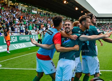 El delantero no fue de la partida inicial, pero tuvo que entrar en el minuto 9 y se convirtió el decisivo. Marcó dos goles, uno anulado, y fue un martirio para la defensa del Sporting que no fue capaz de frenarlo.