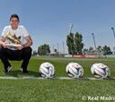 James recibe la Bota de Oro del Mundial de Brasil en Valdebebas