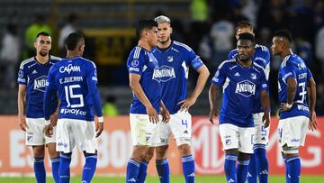 Millonarios' players react at the end of the Copa Sudamericana group stage first leg football match between Colombia's Millonarios and Brazil's America Mineiro, at El Campin stadium in Bogota, on May 3, 2023. (Photo by Raul ARBOLEDA / AFP)