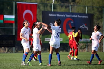 Las 15 fotos que grafican la contundente goleada de Chile