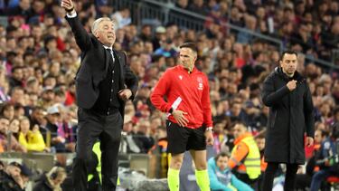 Soccer Football - LaLiga - FC Barcelona v Real Madrid - Camp Nou, Barcelona, Spain - March 19, 2023 Real Madrid coach Carlo Ancelotti reacts as FC Barcelona coach Xavi looks on REUTERS/Nacho Doce