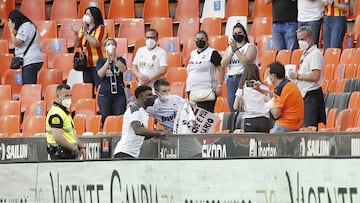 Afición del Valencia, en el partido contra el Eibar.