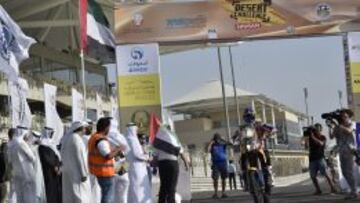 Marc Coma, con su KTM en la salida de la competición.