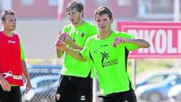 <b>CON EL GRUPO. </b>Rubén Pérez, al igual que Rodri, siguen entrenándose con sus compañeros.