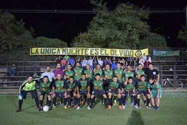 El equipo de fútbol en honor a un brigadista que murió en un incendio