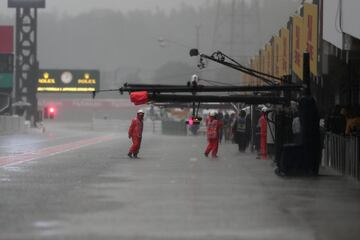 Los barcos de papel amenizan la lluvia en Suzuka