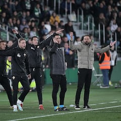 Machín dice que se sienten “súper perjudicados” y el Elche pide “igualdad” y “respeto”