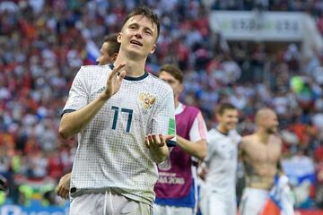 Una de las caras nuevas que ofreció la Selección de Rusia. Con 22 años se reveló ante el mundo como uno de los mejores de su equipo, tanto que se habla de que podría dejar el CSKA de Moscú para firmar con el Chelsea.