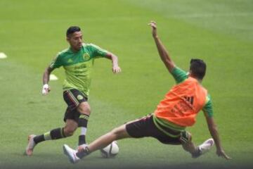 Foto durante el reconocimiento de Cancha del estadio Azteca por parte de la Seleccion Nacional de Mexico, previo al partido en contra de El Salvador, Partido Correpondiente a las Eliminatorias CONCACAF para el Mundial de Rusia 2018.

12/11/2015/ MEXSPORT / Omar Martinez.