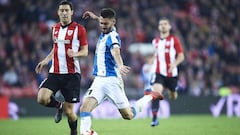 BILBAO, SPAIN - MARCH 08: Facundo Ferreyra of RCD Espanyol (R) being followed by Oscar De Marcos of Athletic Club (L) during the La Liga match between Athletic Club and RCD Espanyol at San Mames Stadium on March 08, 2019 in Bilbao, Spain. (Photo by Juan M