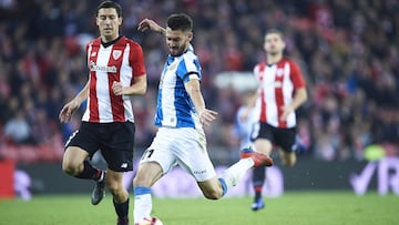 BILBAO, SPAIN - MARCH 08: Facundo Ferreyra of RCD Espanyol (R) being followed by Oscar De Marcos of Athletic Club (L) during the La Liga match between Athletic Club and RCD Espanyol at San Mames Stadium on March 08, 2019 in Bilbao, Spain. (Photo by Juan M