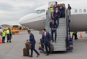 Soccer Football - FIFA World Cup - Peru Arrival - Sheremetyevo International Airport, Moscow Region, Russia - June 10, 2018. Team staff and players disembark from a plane. REUTERS/Maxim Shemetov