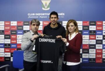 El Leganés ha presentado este mediodía a su nuevo fichaje, Nereo Champagne, portero argentino de 31 años cedido desde el Club Olimpo de Buenos Aires. 