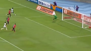 Lo que perdió Colo Colo: Navas se lució en Argentina con esta fantástica doble intervención