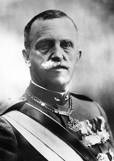 Víctor Manuel III de Saboya fue el rey de Italia desde 1900 hasta 1946 convirtiéndose en el monarca más longevo del país. El 9 de mayo del 46 abdicó en su hijo Humberto, que se convirtió el último rey de Italia. Esto provocó el fin de la monarquía italiana, ya que, en el referéndum del 2 de junio de ese mismo año, los ciudadanos votaron por la República.