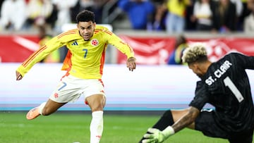 Colombia's forward #07 Luis Diaz shoots but fails to score during the international friendly football match between Canada and Colombia at Sports Illustrated Stadium in Harrison, New Jersey, on October 14, 2025. (Photo by CHARLY TRIBALLEAU / AFP)