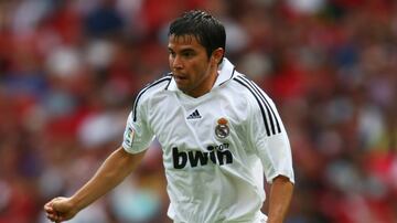 El que fue en su momento el fichaje más caro de FC Barcelona en 2001, el cuadro catalán pagó 36 millones de euros por sus servicios para en 2007 llegar gratis al Real Madrid donde permaneció dos temporadas.