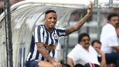 Jefferson Farfán: “El chiste se cuenta solo. Vergonzoso”