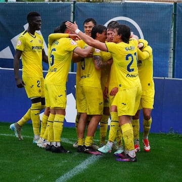 El Villarreal B festejando uno de sus dos goles en Marbella,