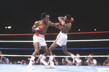 Un a?o despu¨¦s de recuperar su corona, Leonard decidi¨® unificar contra el monarca WBA, Hearns. Ambos ofrecieron una de las peleas m¨¢s ¨¦picas de siempre el 16 de septiembre de 1981. Hearns comenz¨® golpeando con todo a Sugar, quien supo aguantar y despu¨¦s mand¨®. Pese a ello, su oponente emergi¨® y en la esquina le dijeron que deb¨ªa noquear. El decimotercer round fue uno de los m¨¢s brutales de siempre y uno m¨¢s tarde, tras todo el castigo acumulado, Leonard se llev¨® el triunfo por KO. Cuatro a?os m¨¢s tarde se volvieron a ver las caras. Volvieron a ofrecer una bonita guerra y en esta ocasi¨®n acab¨® con combate nulo. Leonard se fue dos veces al suelo, pero casi tuvo KO a Hearns. Ninguno finaliz¨® y empataron.