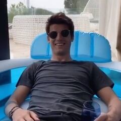 Morata y Alice montan un particular fiestón en el salón de su casa