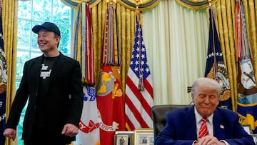 U.S. President Donald Trump and Elon Musk attend a press conference in the Oval Office of the White House in Washington, D.C., U.S., May 30, 2025. REUTERS/Nathan Howard TPX IMAGES OF THE DAY