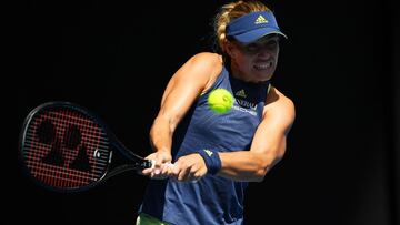 Kerber crushes Keys to book her place in the semis