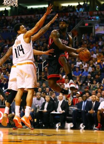 LeBron James (Miami Heat) durante el partido contra Phoenix Suns.