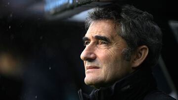 Athletic Bilbao's Spanish coach Ernesto Valverde is pictured before the Spanish league football match between RC Celta de Vigo and Athletic Club Bilbao at the Balaidos stadium in Vigo, on January 19, 2025. (Photo by MIGUEL RIOPA / AFP)