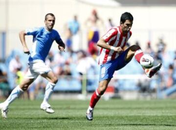 Su debut como jugador fue ante Osasuna un 28 de agosto en un partido jugado a las 12 del mediodía.