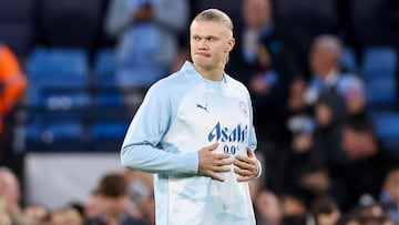 Manchester (United Kingdom), 03/04/2024.- Erling Haaland of Manchester City warms up before the English Premier League match between Manchester City and Aston Villa in Manchester, Britain, 03 April 2024. (Reino Unido)