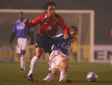 El 'Chucky' jugó tres partidos por la Roja y le marcó en un amistoso a Cuba en 2007. Chile ganó 2-0 en Temuco.