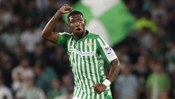 Emerson celebra un tanto con el Betis.