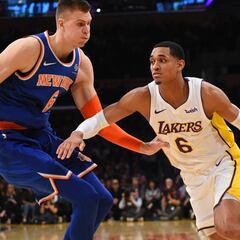 Los Lakers pasan por encima de los Knicks: Clarkson+Randle, 56