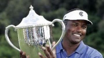 <B>CON BUEN PIE</B>. El golfista de las islas Fiji arrancó el año regresando a la senda del triunfo.