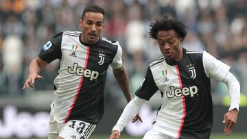 Juan Guillermo Cuadrado y Danilo durante un partido con Juventus.