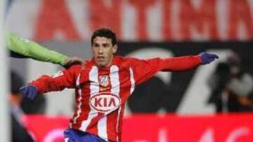 <b>LOS JUGADORES GANAMOS Y PERDEMOS". </B>Maxi Rodríguez, contento por la mejoría que ha experimentado el equipo.