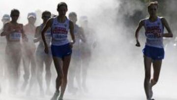 Elena Lashmanova, en cabeza, a la izquierda, durante los Mundiales de Mosc&uacute; 2013. 