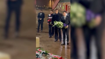 Antes del duelo por Champions, Xabi Alonso, Trent Arnold, Huijsen y Emilio Butragueño llevaron flores rindiendo homenaje al fallecido jugador portugués.