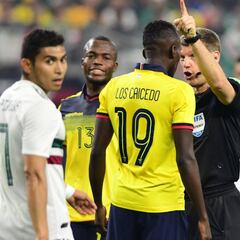 Los peculiares dorsales en las camisetas de Ecuador
