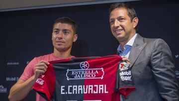 El chileno de 30 años fue presentado este miércoles ante los medios de comunicación, su visa de trabajo aún no llega, por lo que podría debutar hasta la jornada 7 de la Liga MX.
