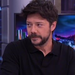 Álvaro Morte revela que sufre talasofobia: “Creo que hay manos negras haciendo algo”