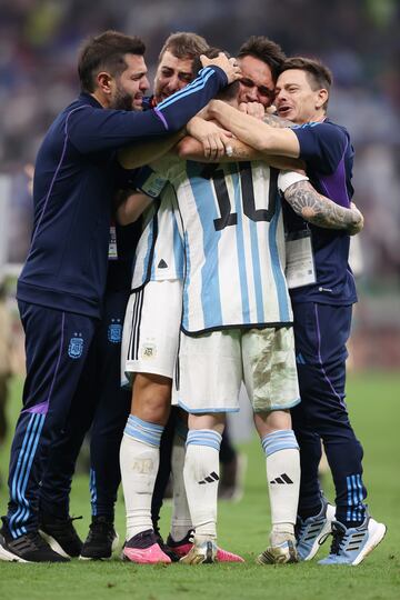 Los jugadores argentinos celebran su victoria en la final del Mundial ante Francia. Campeones del Mundo.