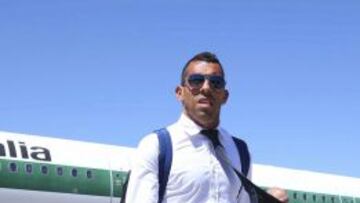 EN LA FINAL. Tévez, en el aeropuerto de Berlín, el pasado viernes.