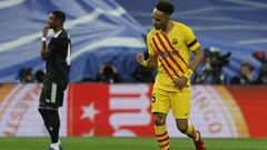 Soccer Football - LaLiga - Real Madrid v FC Barcelona - Santiago Bernabeu, Madrid, Spain - March 20, 2022 FC Barcelona&#039;s Pierre-Emerick Aubameyang celebrates scoring their first goal REUTERS/Susana Vera