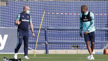 07/10/20
 LEVANTE UD
 CIUDAD DEPORTIVA BUOL
 ENTRENAMIENTO
 PACO LOPEZ
 HERNANI
 
 
 
 
 
 
 
 
 
 
 
 
 
 
 
 
 
 
 
 
 
 