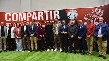 Foto de familia del acto.